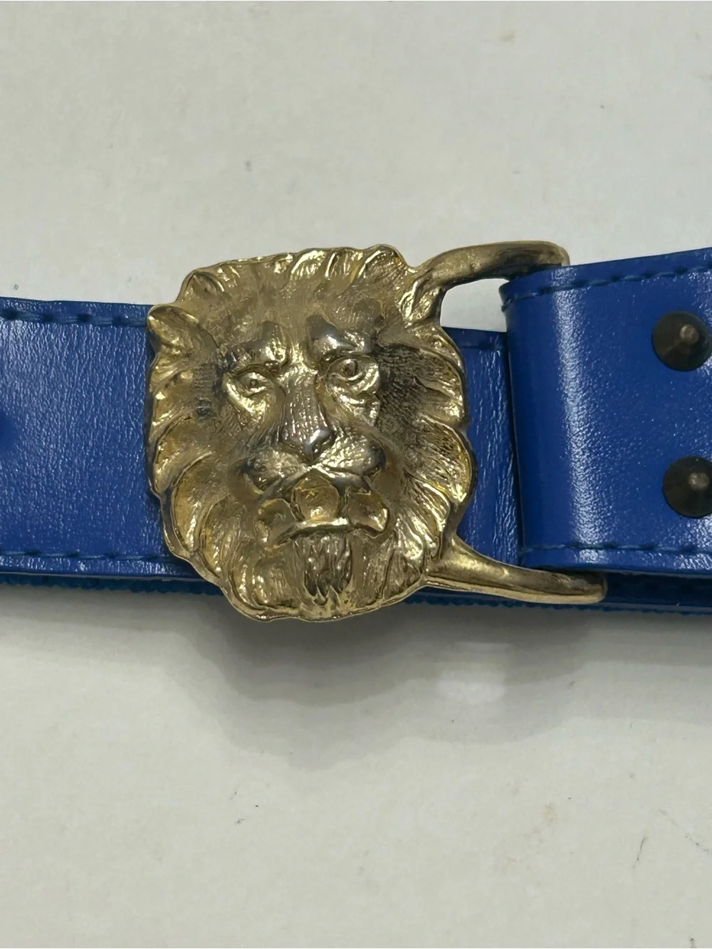 Vintage ANNE KLEIN for Calderon Blue Stretch Leather Belt Gold Lion Buckle 8491
